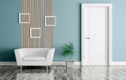 Suelo gris claro y puertas blancas: Sinónimo de belleza